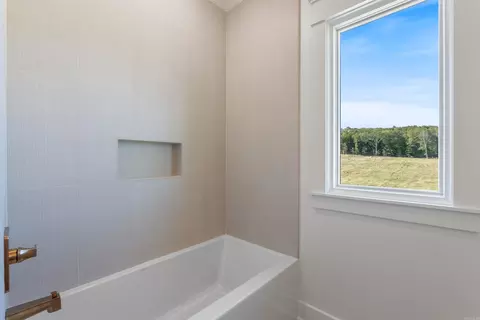 Bath - 1635 Southwinds Dr, Conway, AR 72034 photo 9 of 9