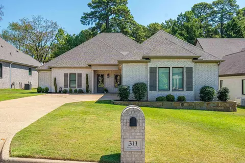 311 Arlington Park Dr, Hot Springs, AR 71901