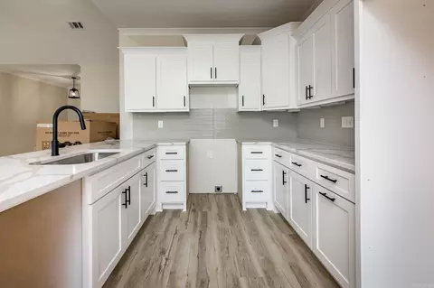 Kitchen - 944 Villa Vista Cir, Cabot, AR 72023 photo 2 of 3