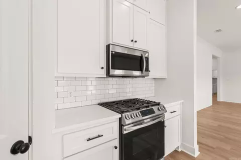 Kitchen - 2315 Bridgegate Dr, Conway, AR 72034 photo 3 of 4