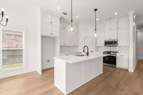 Kitchen - 2315 Bridgegate Dr, Conway, AR 72034 photo 2 of 4