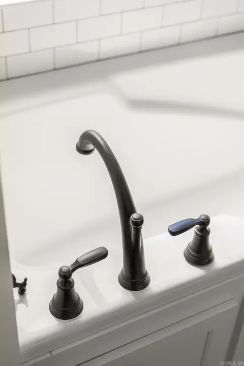 Bath - 2315 Bridgegate Dr, Conway, AR 72034 photo 4 of 7