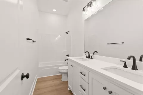 Bath - 2315 Bridgegate Dr, Conway, AR 72034 photo 7 of 7