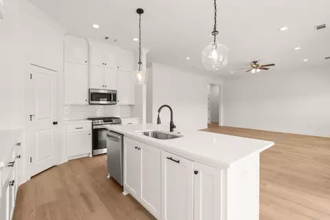 Kitchen - 2315 Bridgegate Dr, Conway, AR 72034 photo 4 of 4