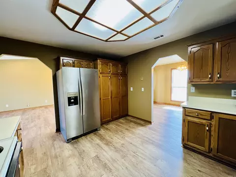 Kitchen - 410 Davis Crk, Marshall, AR 72650 photo 2 of 2