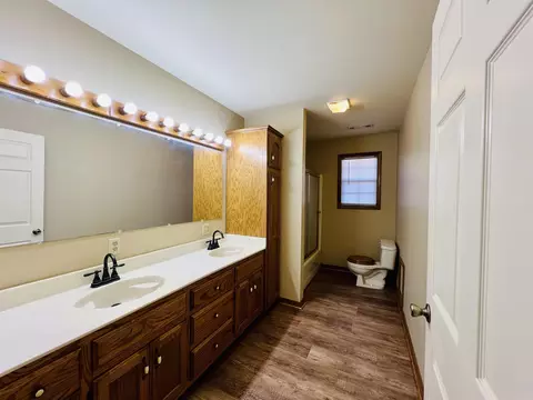 Bath - 410 Davis Crk, Marshall, AR 72650 photo 1 of 2