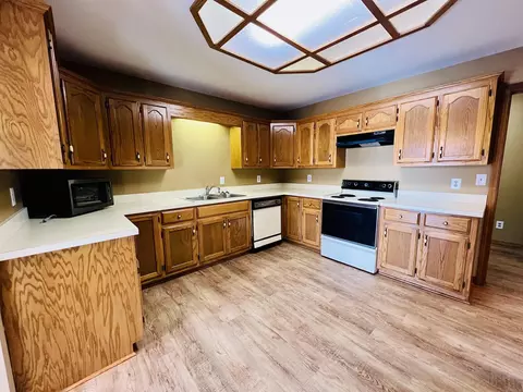 Kitchen - 410 Davis Crk, Marshall, AR 72650 photo 1 of 2