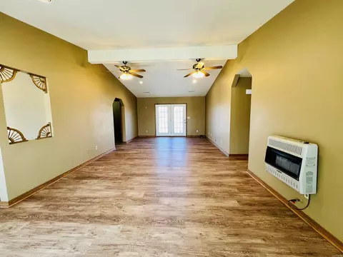 Living - 410 Davis Crk, Marshall, AR 72650 photo 2 of 3