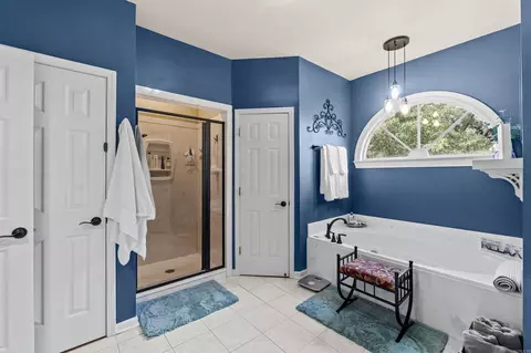 Bath - 11 Lakeview Ct, Cabot, AR 72023 photo 2 of 4