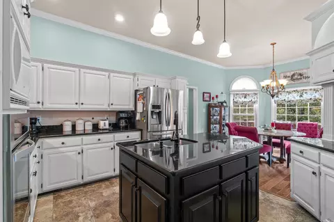 Kitchen - 11 Lakeview Ct, Cabot, AR 72023 photo 3 of 5