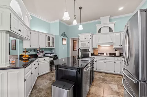 Kitchen - 11 Lakeview Ct, Cabot, AR 72023 photo 2 of 5