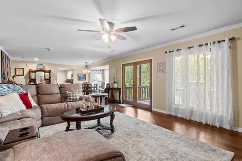 Living - 11 Lakeview Ct, Cabot, AR 72023 photo 3 of 3