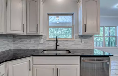 Kitchen - 21 Golden Eagle Dr, Paron, AR 72122 photo 6 of 7