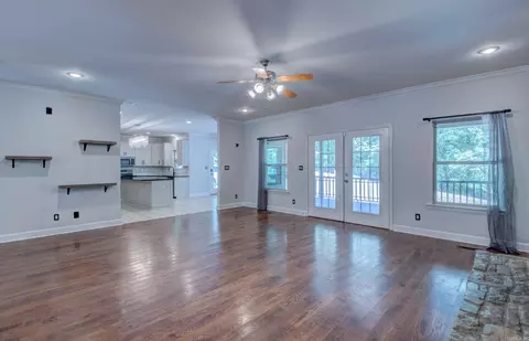 Living - 21 Golden Eagle Dr, Paron, AR 72122 photo 2 of 7