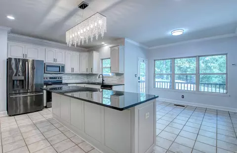 Kitchen - 21 Golden Eagle Dr, Paron, AR 72122 photo 2 of 7