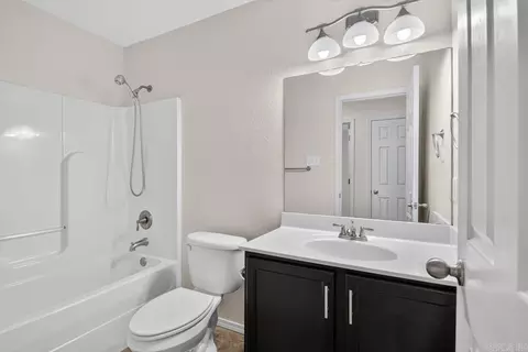 Bath - 102 Riveria Cv, Benton, AR 72015 photo 1 of 3