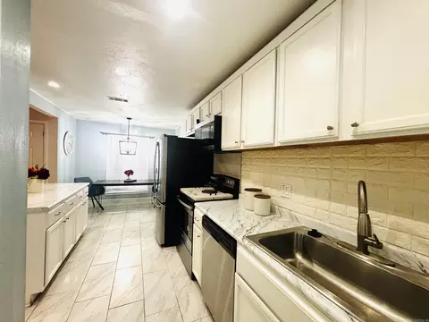 Kitchen - 1118 Brookview Dr, Benton, AR 72015 photo 4 of 5
