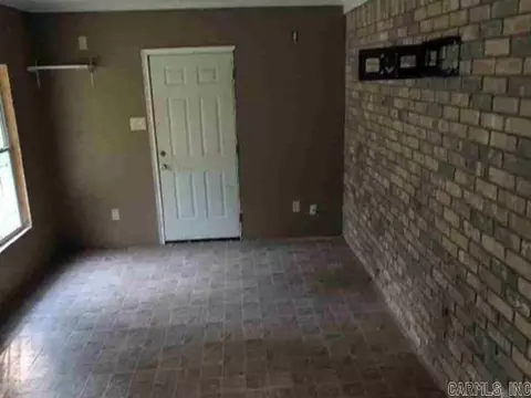 Living - 8913 Shady Dr, Pine Bluff, AR 71603 photo 3 of 3