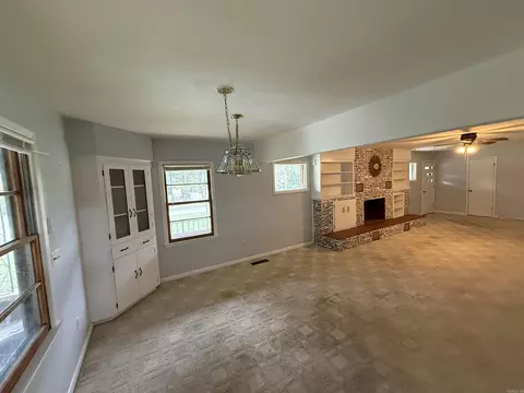 Living - 206 Pecan St, Marshall, AR 72650 photo 2 of 3