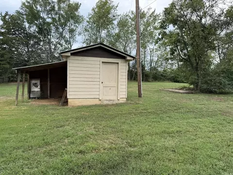 Exterior - 206 Pecan St, Marshall, AR 72650 photo 5 of 7