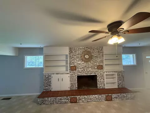 Living - 206 Pecan St, Marshall, AR 72650 photo 3 of 3