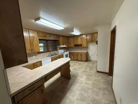 Kitchen - 206 Pecan St, Marshall, AR 72650 photo 1 of 2