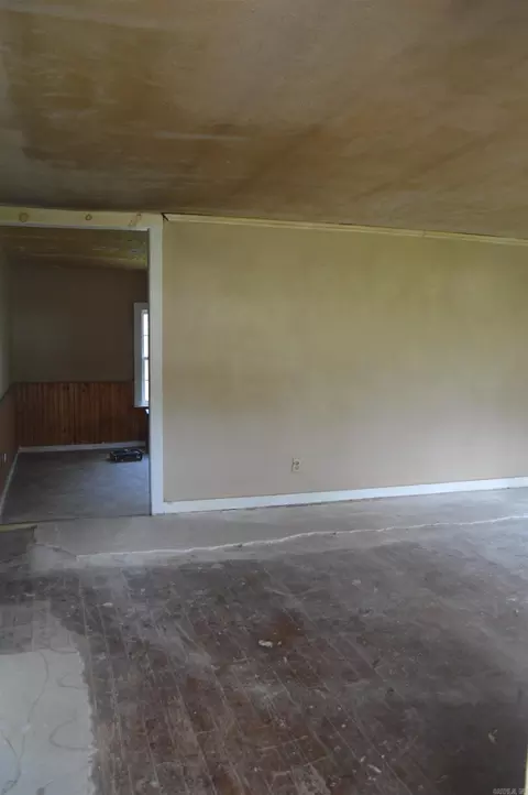 Living - 109 Treetop Rd, Marshall, AR 72650 photo 1 of 3