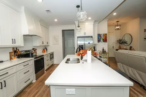 Kitchen - 4021 Springwood Cir, Bryant, AR 72022 photo 2 of 5