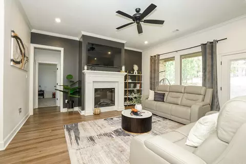 Living - 4021 Springwood Cir, Bryant, AR 72022 photo 2 of 2