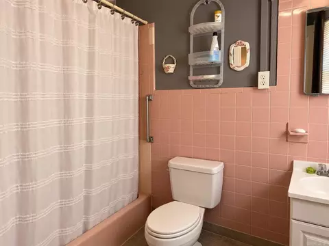 Bath - 404 E Johnson Ave, Osceola, AR 72370 photo 1 of 3