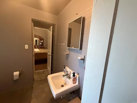 Bath - 404 E Johnson Ave, Osceola, AR 72370 photo 2 of 3