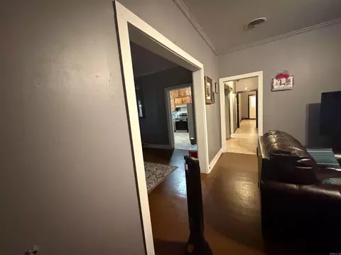 Entry Way - 404 E Johnson Ave, Osceola, AR 72370 photo 1 of 2