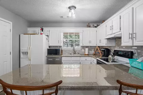 Kitchen - 24 Timber Ln, Cabot, AR 72023 photo 2 of 3
