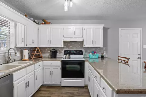 Kitchen - 24 Timber Ln, Cabot, AR 72023 photo 3 of 3