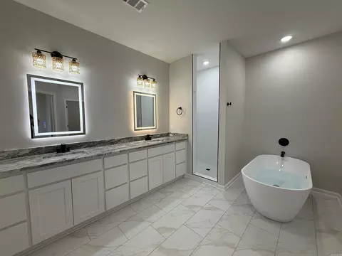 Bath - 503 Madeleine Cir, Austin, AR 72007 photo 1 of 3