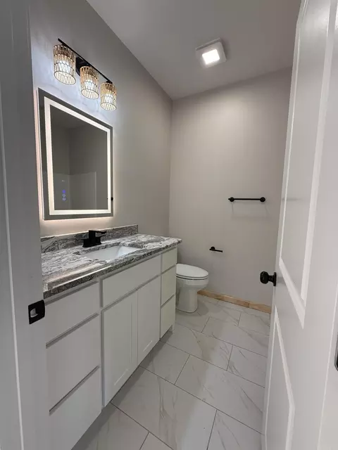 Bath - 503 Madeleine Cir, Austin, AR 72007 photo 3 of 3