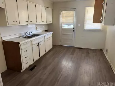 813 Cedar St, Trumann, AR 72472 photo 2