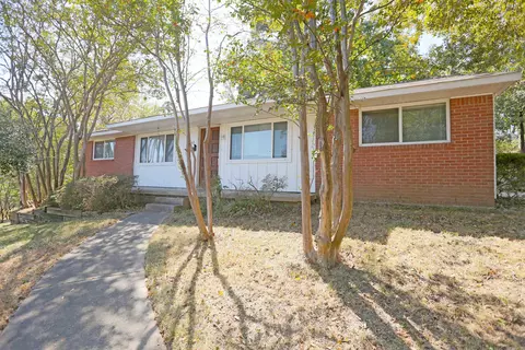 61 White Oak Ln, Little Rock, AR 72227