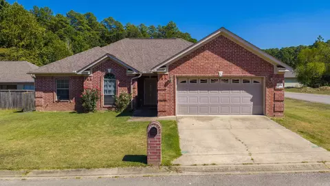 7004 Belmont Cv, Bauxite, AR 72011