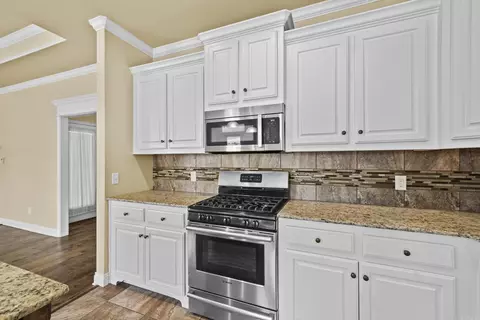 Kitchen - 304 Prospect Park Loop, Bryant, AR 72022 photo 3 of 4