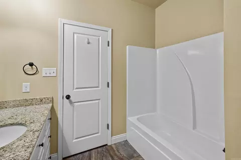 Bath - 304 Prospect Park Loop, Bryant, AR 72022 photo 5 of 5