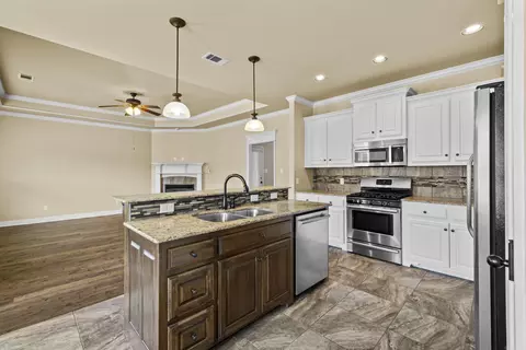 Kitchen - 304 Prospect Park Loop, Bryant, AR 72022 photo 2 of 4