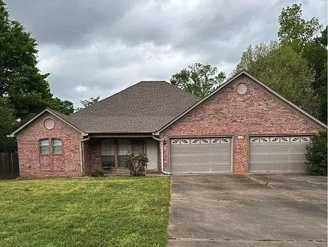 2120 Shade Tree Dr, Conway, AR 72032 photo 1