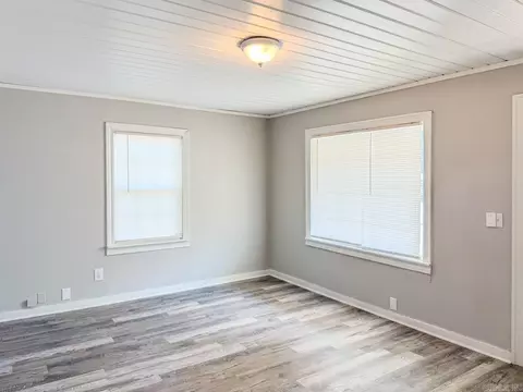 Living - 1512 Mchenry St, Malvern, AR 72104 photo 2 of 3