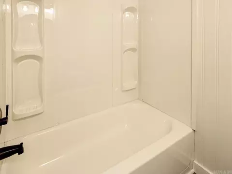 Bath - 1512 Mchenry St, Malvern, AR 72104 photo 2 of 2