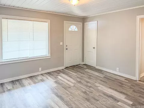 Living - 1512 Mchenry St, Malvern, AR 72104 photo 1 of 3