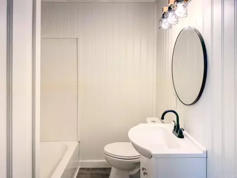 Bath - 1512 Mchenry St, Malvern, AR 72104 photo 1 of 2