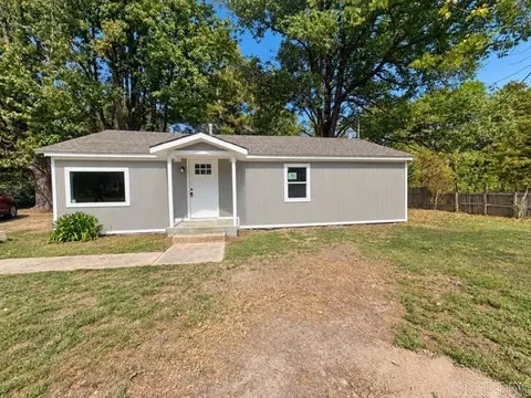 635 W Kay St, Piggott, AR 72454
