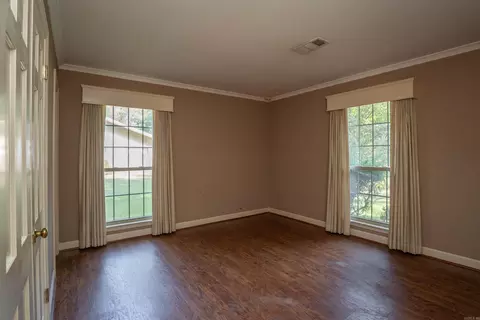 Bedroom - 8 Southern Pines Dr, Pine Bluff, AR 71603 photo 3 of 10