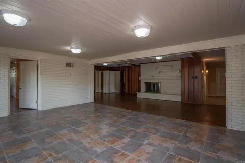 Living - 8 Southern Pines Dr, Pine Bluff, AR 71603 photo 6 of 8